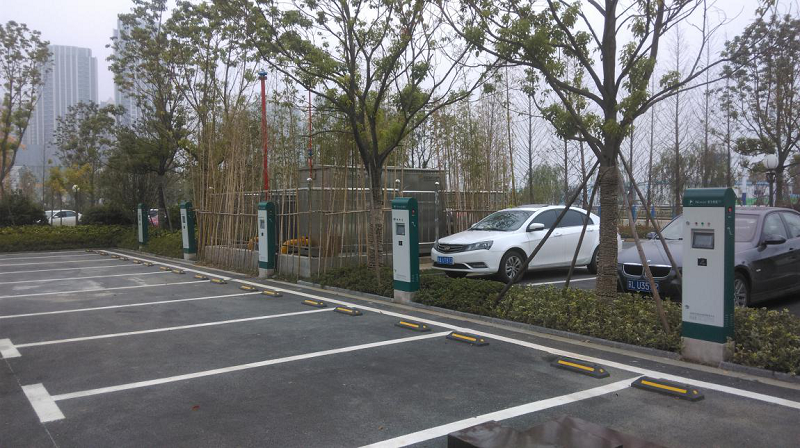 汽车充电桩的快充和慢充有什么区别？